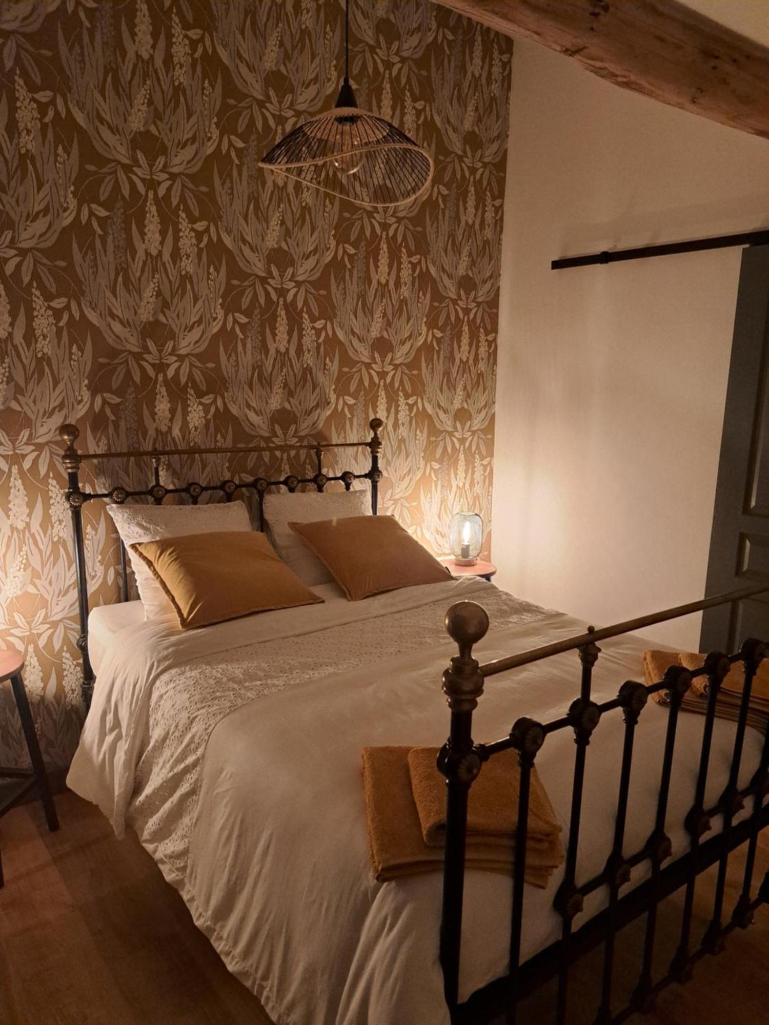 Lavallade12 Chambers D'Hotes Roussines Ruang foto